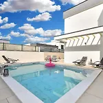 Jlo1 Mit Beheizbarem Pool Сasa de vacaciones Peroj