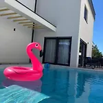 Сasa de vacaciones Jlo1 Mit Beheizbarem Pool