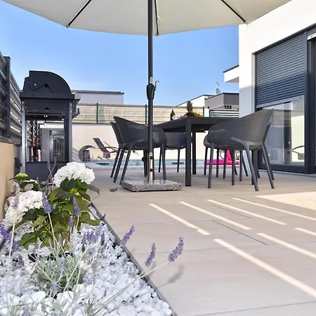 Jlo1 Mit Beheizbarem Pool Сasa de vacaciones