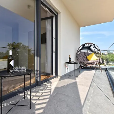 Jlo1 Mit Beheizbarem Pool * Peroj