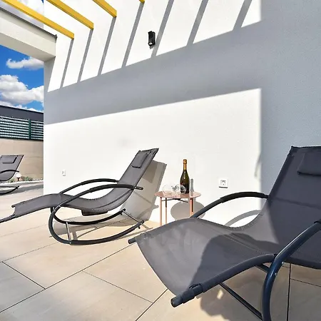 Сasa de vacaciones Jlo1 Mit Beheizbarem Pool