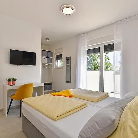 Holiday home Jlo1 Mit Beheizbarem Pool