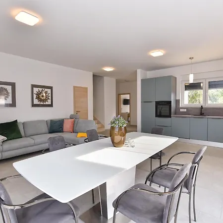 Jlo1 Mit Beheizbarem Pool