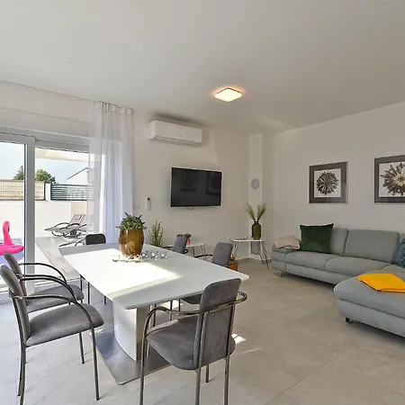 펜션 Jlo1 Mit Beheizbarem Pool 페로이