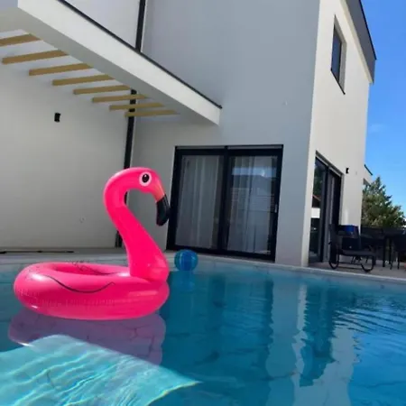 بيت للعطل Jlo1 Mit Beheizbarem Pool