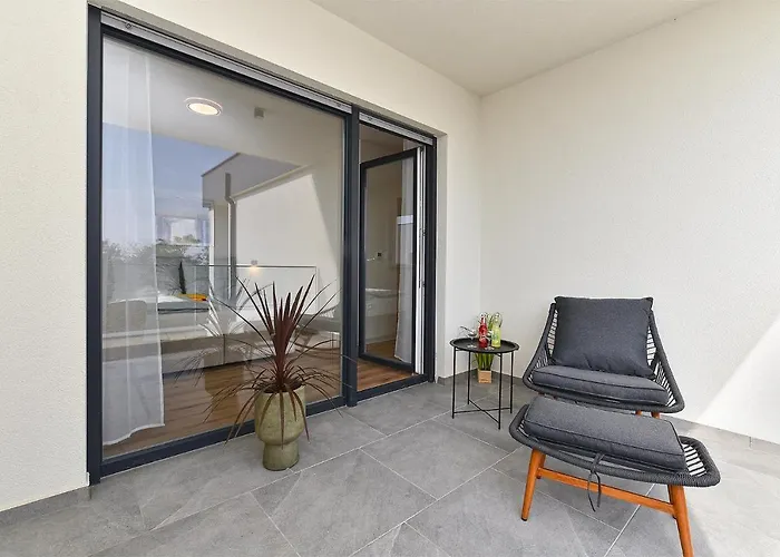 Jlo1 Mit Beheizbarem Pool