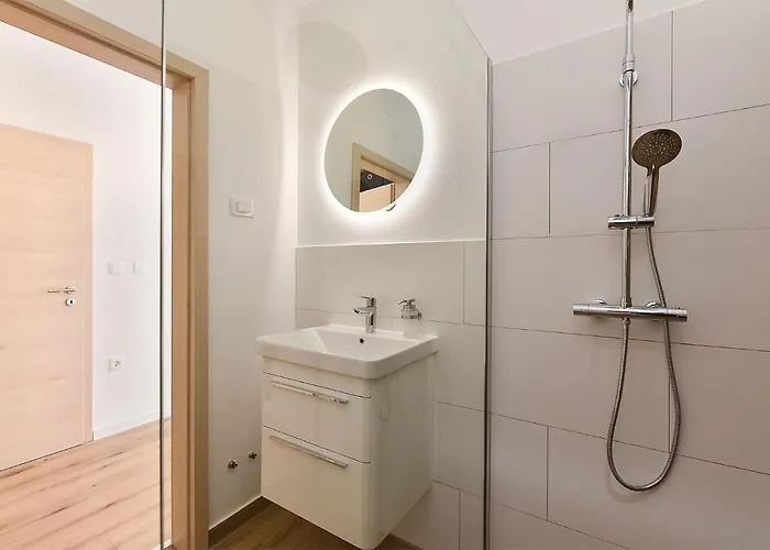 Jlo1 Mit Beheizbarem Pool Vakantiehuis Peroj