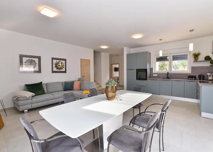 Jlo1 Mit Beheizbarem Pool