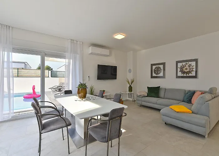 펜션 Jlo1 Mit Beheizbarem Pool 페로이