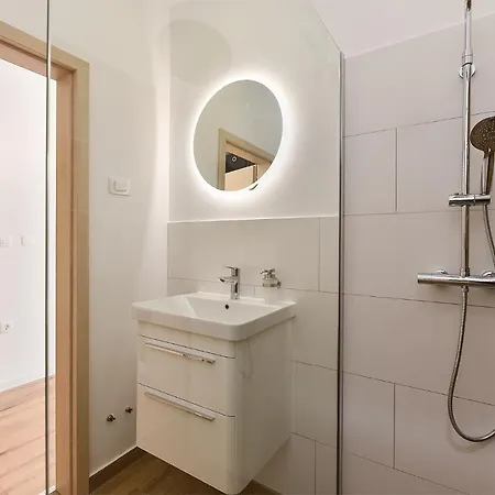 Jlo1 Mit Beheizbarem Pool Ferienhaus Peroj