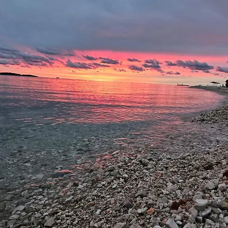 Jlo1 Mit Beheizbarem Pool Перой